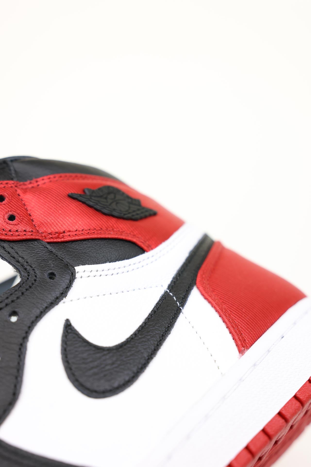 Jordan 1 Retro High Satin Black Toe (Women's)