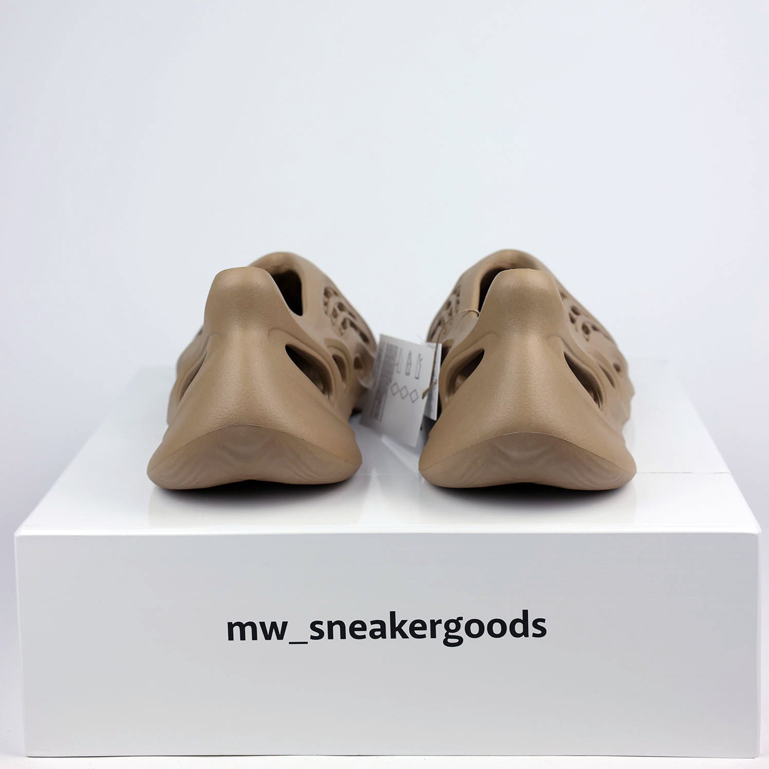 Adidas Yeezy Foam RNNR Ochre – Detailansicht | MW Sneakergoods
