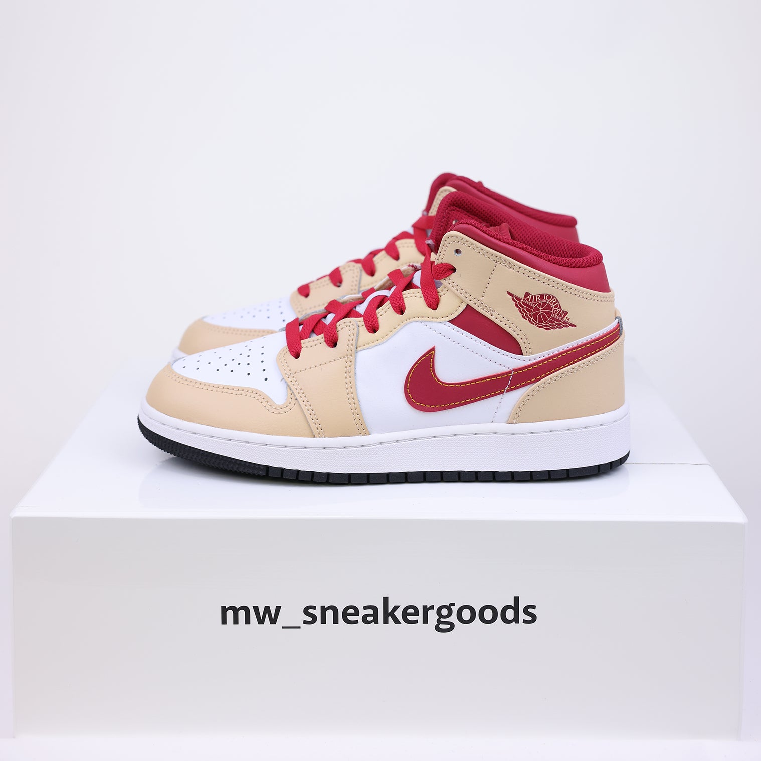 Jordan 1 Mid SE Particle Beige (Women's) – Seitenansicht | MW Sneakergoods