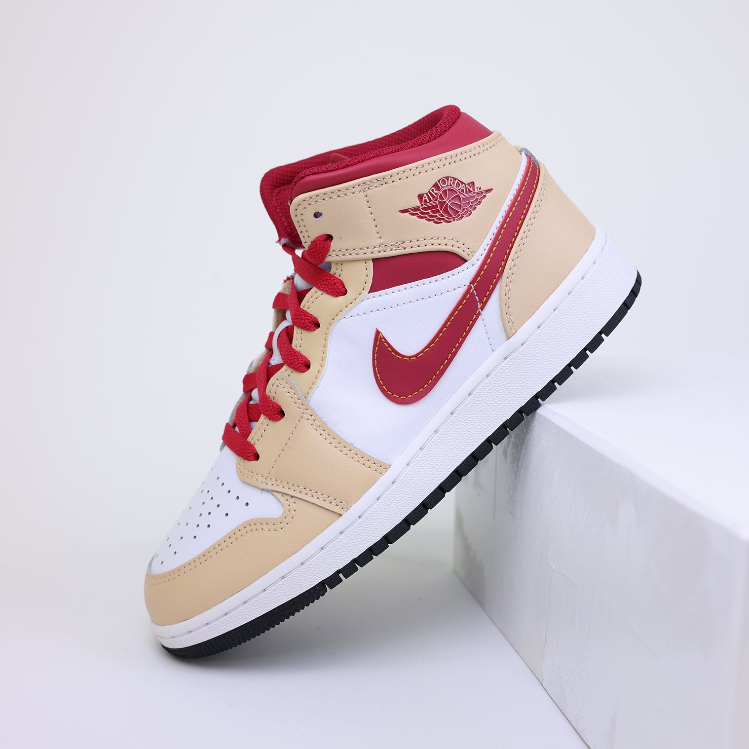 Jordan 1 Mid SE Particle Beige (Women's) – Detailansicht | MW Sneakergoods