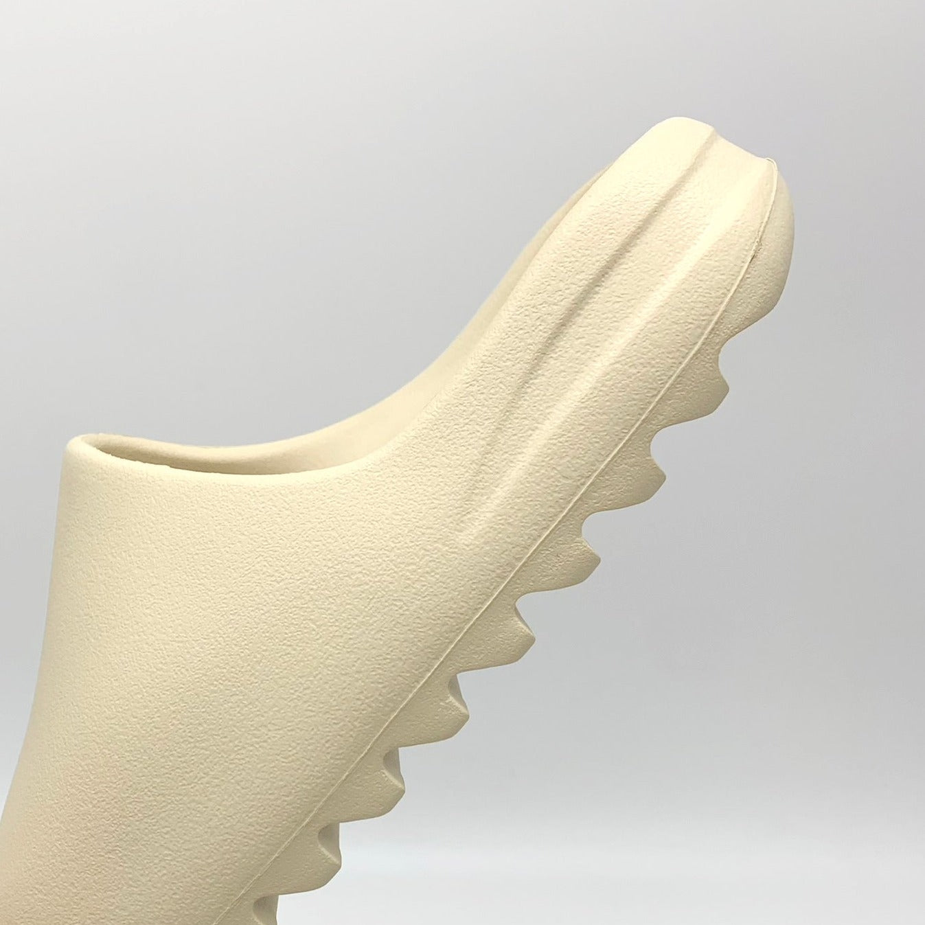 adidas Yeezy Slide Bone – Seitenansicht | MW Sneakergoods