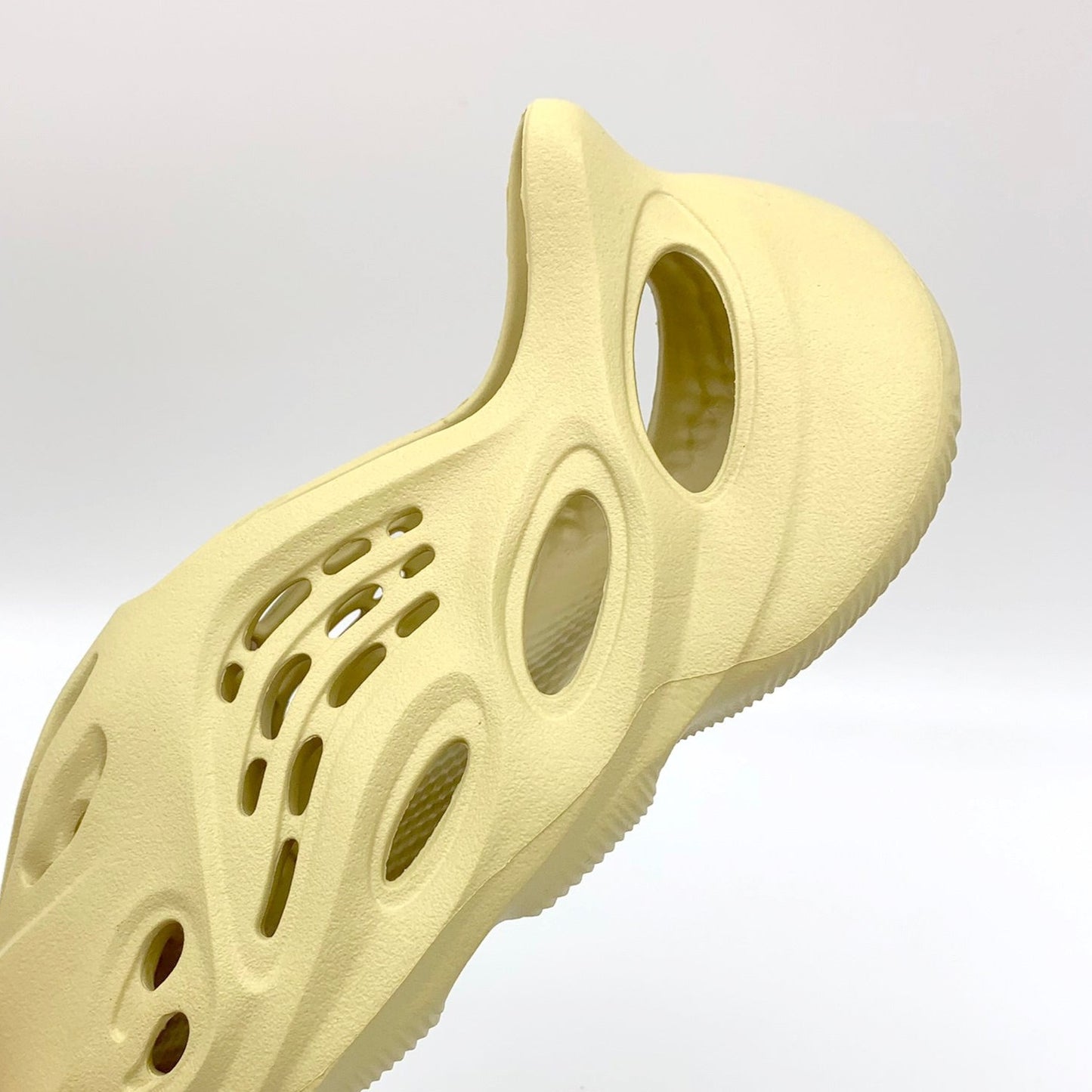 adidas Yeezy Foam RNNR Sulfur – Seitenansicht | MW Sneakergoods
