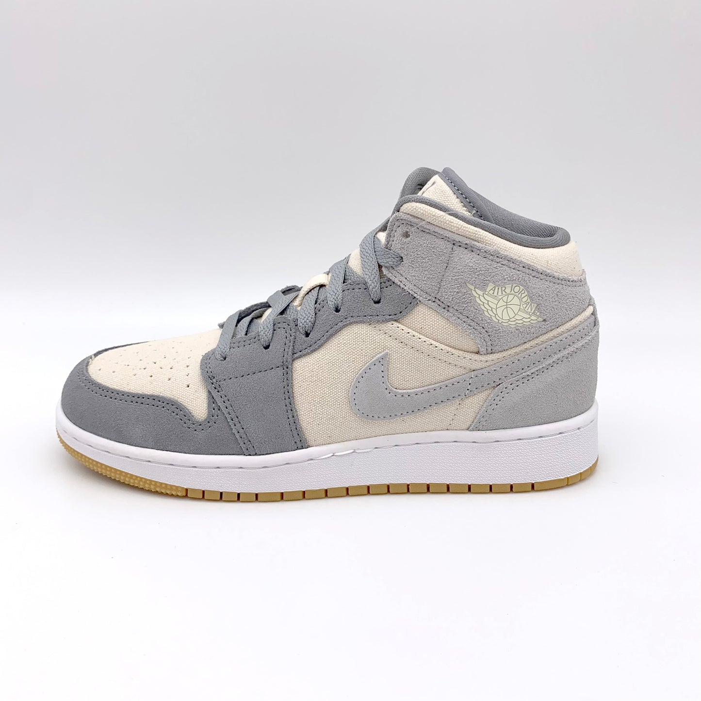Jordan 1 Mid SE Coconut Milk Particle Grey – Frontalansicht | MW Sneakergoods
