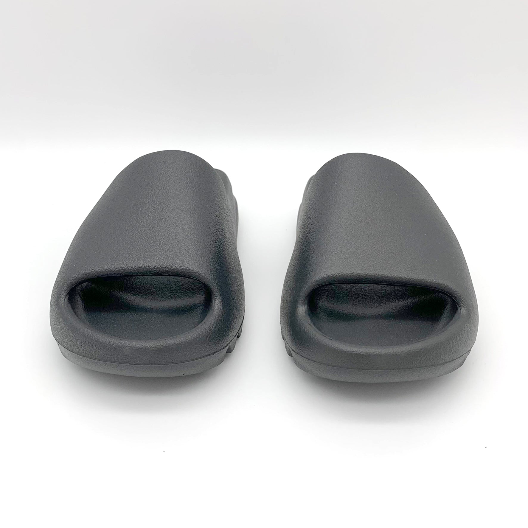 Adidas Yeezy Slide Onyx – Rückansicht | MW Sneakergoods