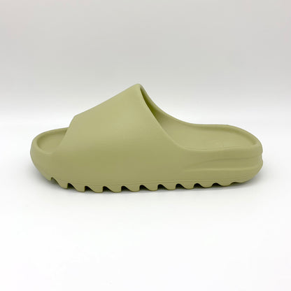 adidas Yeezy Slide Resin – Frontalansicht | MW Sneakergoods